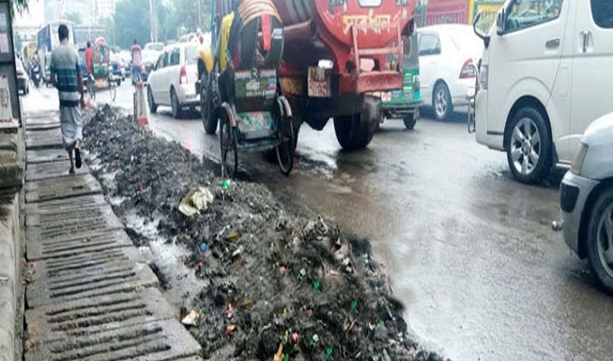 ড্রেনে বর্জ্য ফেললে ২ বছর কারাদণ্ড