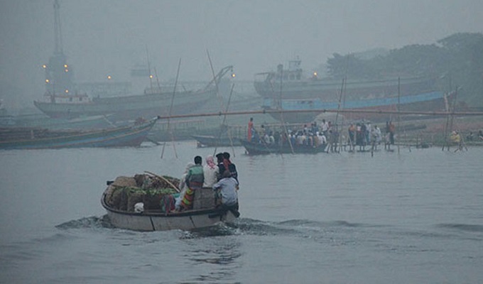 ধলেশ্বরী নদীতে লঞ্চের ধাক্কায় ট্রলারডুবি, নিখোঁজ ১০