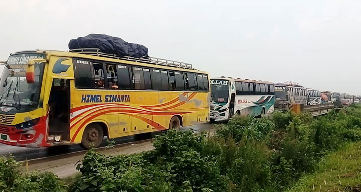 বঙ্গবন্ধু সেতু পশ্চিম অংশে ২০ কিলোমিটার যানজট