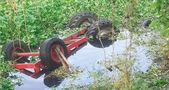 কুমিল্লায় ইটবোঝাই গাড়ি উল্টে খালে পড়ে নিহত ৩