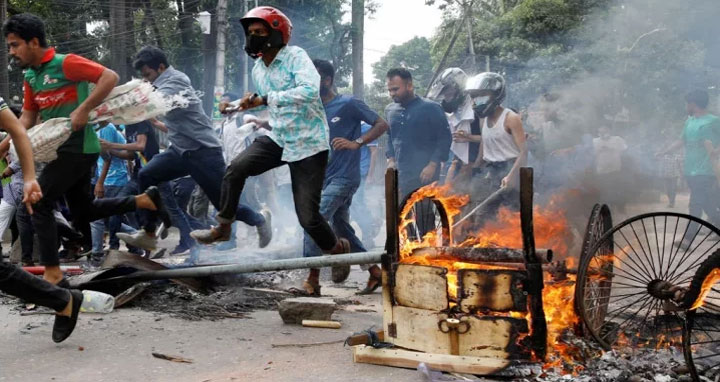 হেলমেটধারীরা সবাই ‘সন্ত্রাসী’, ছাত্রলীগের ‘অস্তিত্ব’ নেই : ডিবি