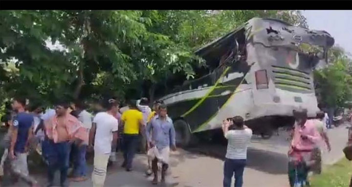 নাটোরে দুই বাসের মুখোমুখি সংঘর্ষে ভাইবোনসহ নিহত ৭