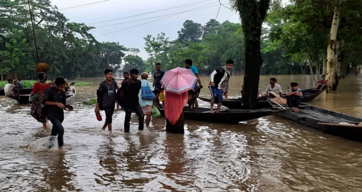 সুনামগঞ্জে ভয়াবহ বন্যা, নেই বিদ্যুৎ