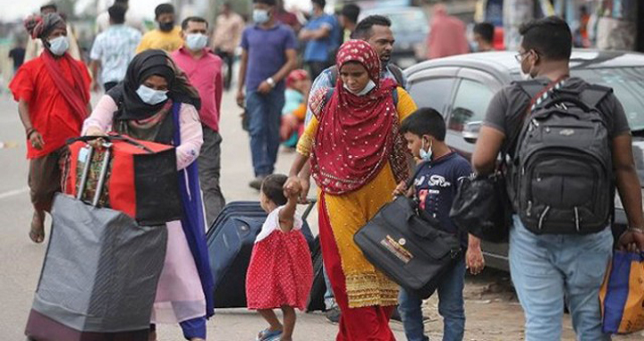 জীবিকার তাগিদে ঢাকায় ফিরতে শুরু করেছে মানুষ