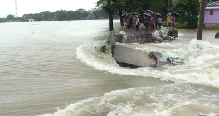 বন্যায় মৃতের সংখ্যা বেড়ে ১২১