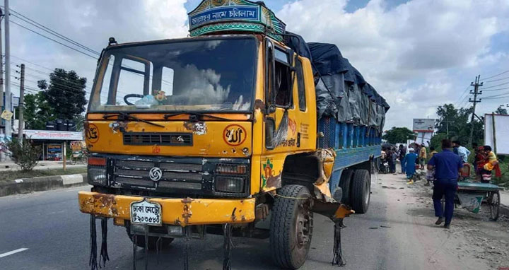 ত্রিশালে ট্রাকচাপায় ৩ জনের মৃত্যু : সেই চালক গ্রেপ্তার