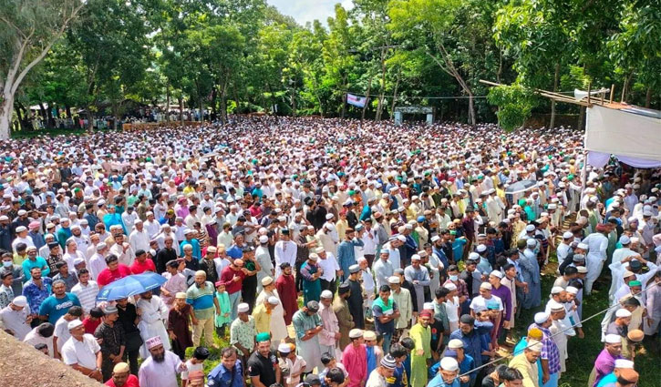 চট্টগ্রামের মিরসরাইয়ে ট্রেন দুর্ঘটনায় নিহত ১১ তরুণের দাফন সম্পন্ন