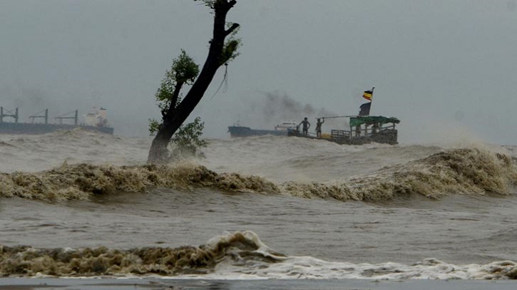 সিত্রাংয়ের অগ্রভাগ আঘাত হেনেছে,মধ্যরাতে মূল অংশ আঘাত হানবে