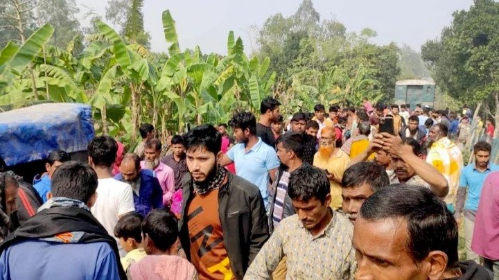 টাঙ্গাইলে অটোরিকশায় ট্রেনের ধাক্কা,নিহত ৩