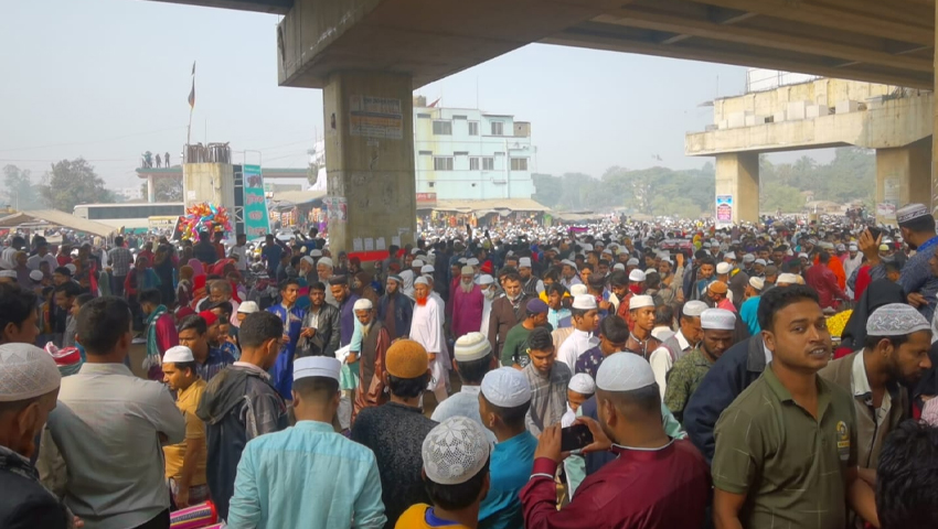 আখেরি মোনাজাত শেষে ফিরতেও বিড়ম্বনা