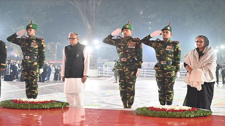 ভাষা শহীদদের প্রতি  প্রধানমন্ত্রী ও  রাষ্ট্রপতির  শ্রদ্ধা নিবেদন 