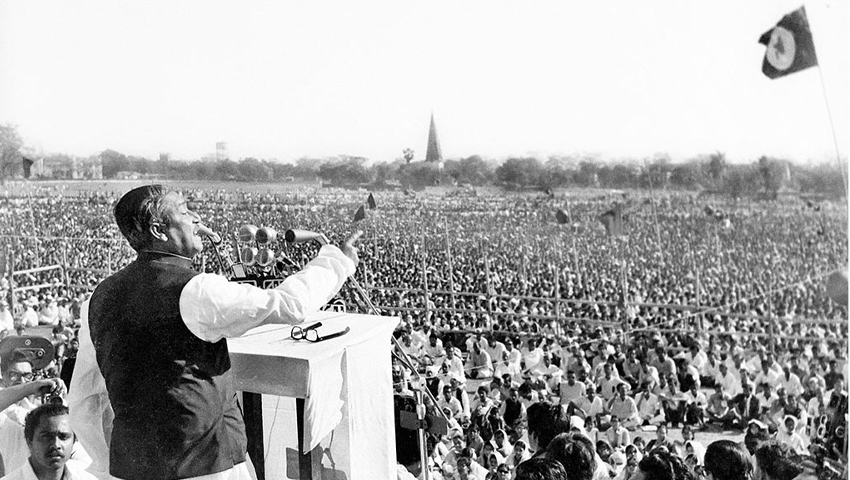 ৩ মার্চ গণমিছিলে নেতৃত্ব দেন বঙ্গবন্ধু