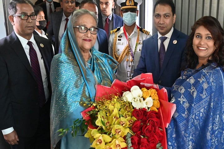 দোহায় পৌঁছেছেন প্রধানমন্ত্রী শেখ হাসিনা