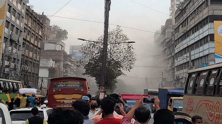 এবার রাজধানীর ফুলবাড়িয়ায় ভবনে বিস্ফোরণ