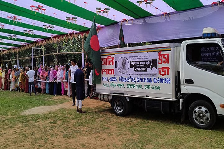 ডা. জাফরুল্লাহকে দেখতে মানুষের ঢল  গণস্বাস্থ্য  কেন্দ্রে