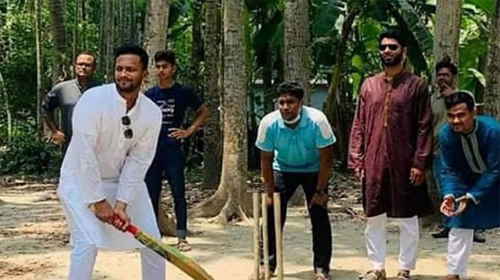 ঈদের দিনেও খেলা নিয়ে ব্যস্ত সাকিব