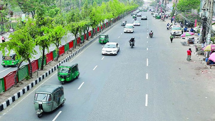 ঈদের দ্বিতীয় দিনেও  ফাঁকা রাজধানীর সড়ক 