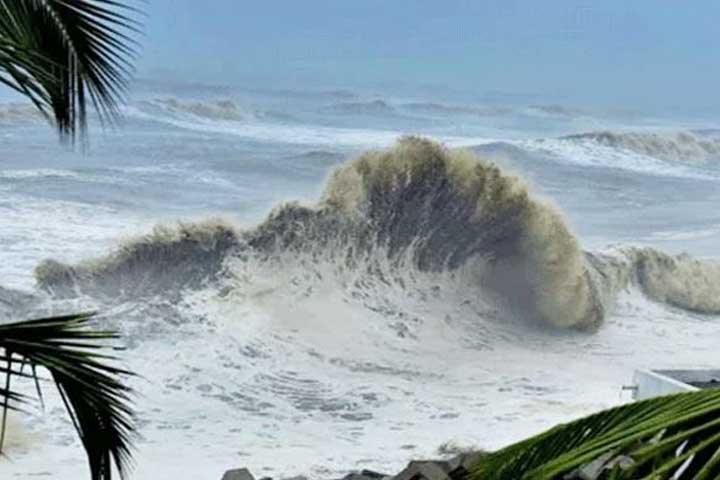 ১১ কিলোমিটার বেগে  এগোচ্ছে  মোখা 