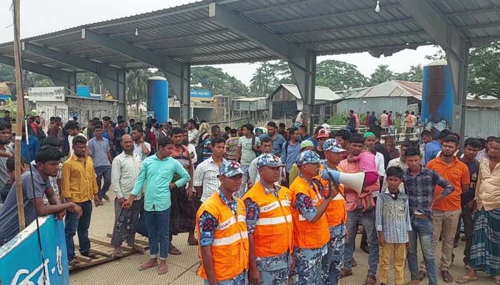 ঘূর্ণিঝড় মোখা : আশ্রয় কেন্দ্রে যাচ্ছেনা মানুষ