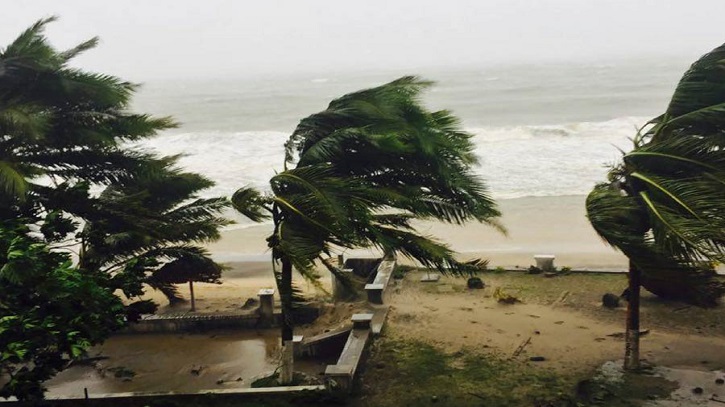 তিন জেলায় ভারী বৃষ্টি এবং পাঁচ জেলায় ভূমিধসের আশঙ্কা