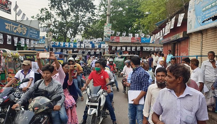 জায়েদার  গণসংযোগে মোটরসাইকেল ব্যবহারের অভিযোগে ৪ জনকে জরিমানা