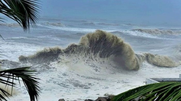 সেন্টমার্টিনে আঘাত হেনেছে মোখা