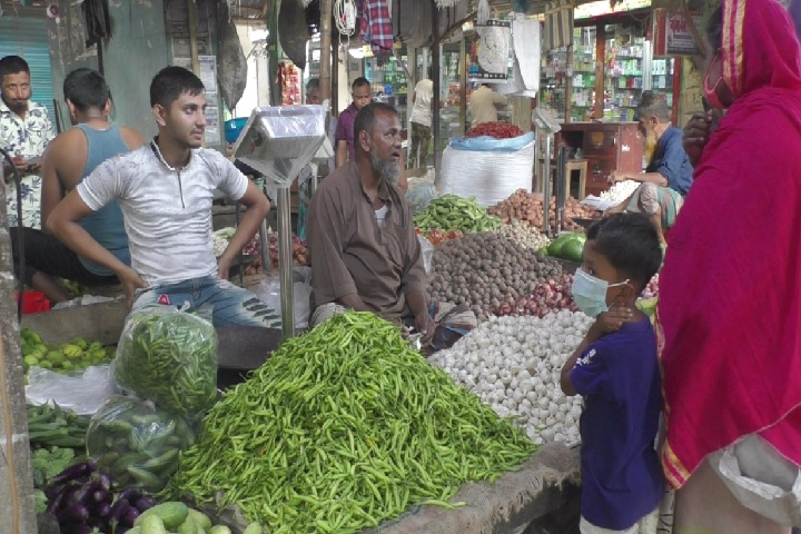 কাঁচামরিচের কেজি  ২০০ টাকা