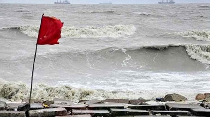 সমুদ্রবন্দরগুলোতে তিন নম্বর সতর্ক সংকেত 