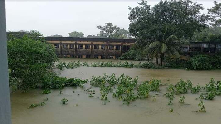 বান্দরবানে বৃষ্টিতে জনজীবনে বিপর্যয় 