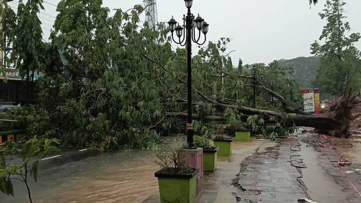 ১৫টি অঞ্চলের সর্বোচ্চ ৮০ কিমি বেগে ঝড়ের আভাস