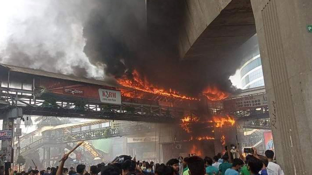 কাজীপাড়া রণক্ষেত্র, পুলিশ বক্সে আগুন