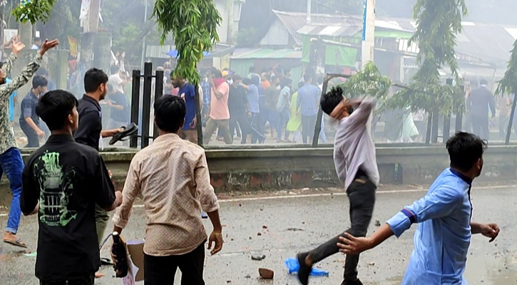 সিলেটে পুলিশ-শিক্ষার্থী দফায় দফায় সংঘর্ষ, টিয়ারগ্যাস-সাউন্ড গ্রেনেড নিক্ষেপ