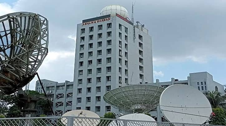 ৬০ কিমি বেগে ঝড়ের আভাস, নদীবন্দরে সতর্কতা