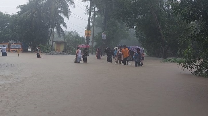 স্মরণকালের ভয়াবহ বন্যায় বিদ্যুৎ বিচ্ছিন্ন ফেনী