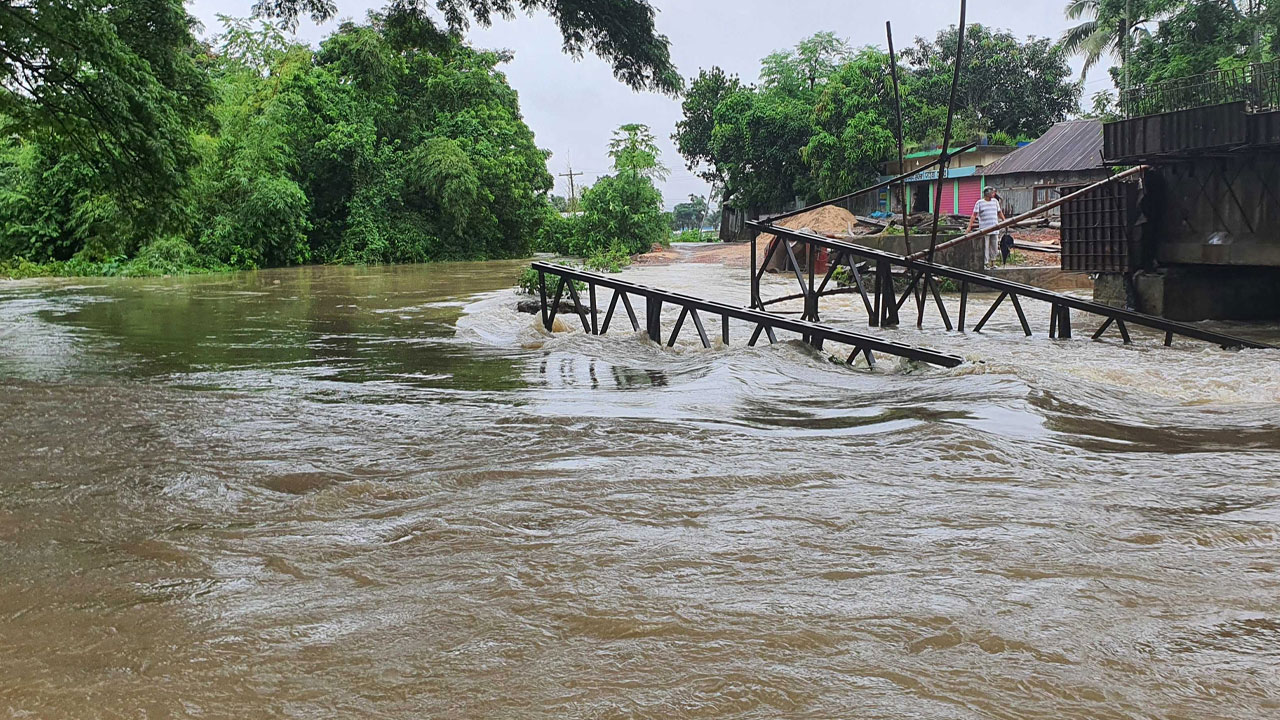 ফেনী-নোয়াখালী যাচ্ছে ২৫০ বোট: সমন্বয়ক নুসরাত