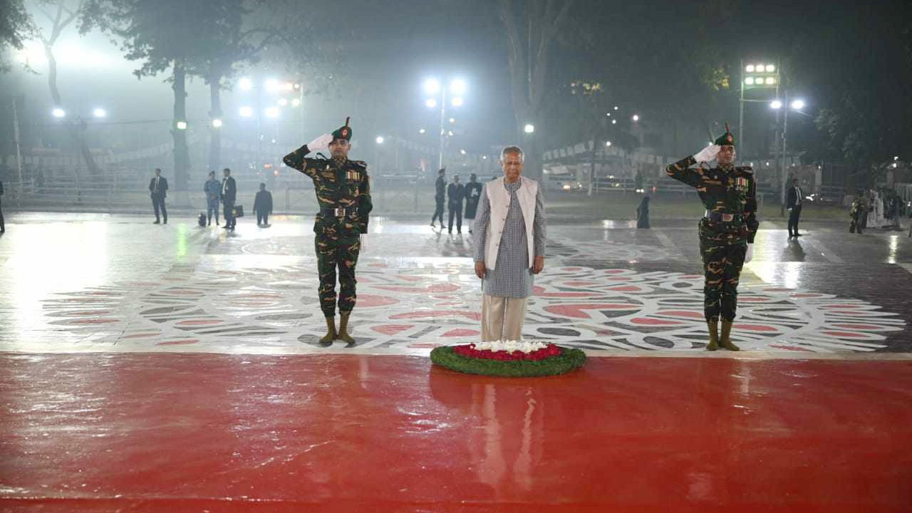 ভাষা শহীদদের প্রতি প্রধান উপদেষ্টার শ্রদ্ধা নিবেদন