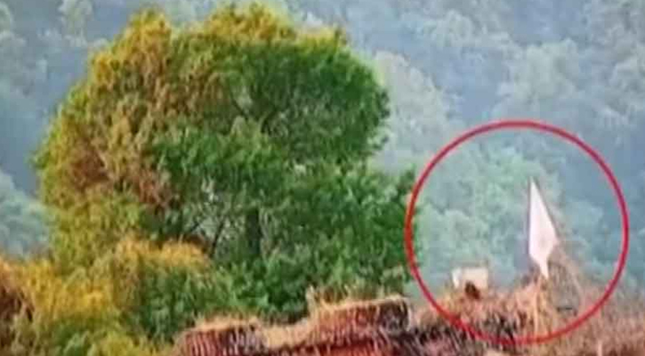 পাকিস্তানি আক্রমণের মুখে ‘সাদা পতাকা’ ওড়ালো ভারতীয় সেনারা
