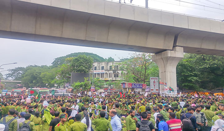 নার্স ও মিডওয়াইফদের শাহবাগ অবরোধ