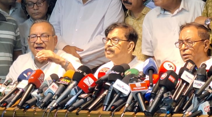 প্রধান উপদেষ্টা ক্ষমতা দীর্ঘায়িত করতে চান না: মান্না