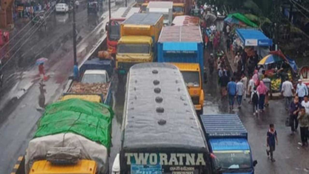 ঢাকা-চট্টগ্রাম মহাসড়কে যানজট