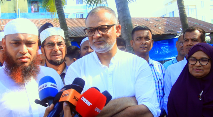 অসাধু ব্যবসায়ীরা চামড়ার দাম কম বলে প্রচার করেছেন: বাণিজ্য উপদেষ্টা