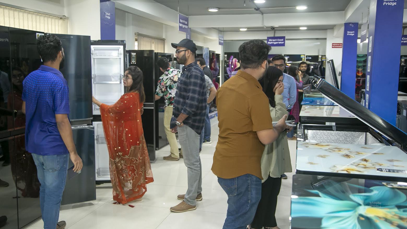 ঈদ উৎসবে জমজমাট ওয়ালটন ফ্রিজের বিক্রি