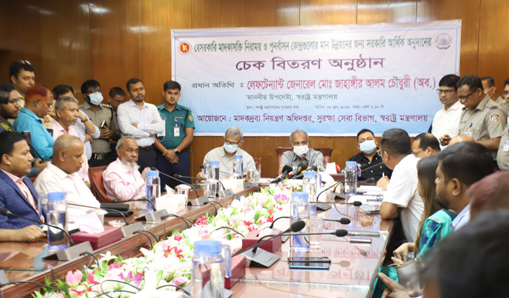 মাদক নির্মূলে সবার আগে গডফাদারদের ধরতে হবে: স্বরাষ্ট্র উপদেষ্টা