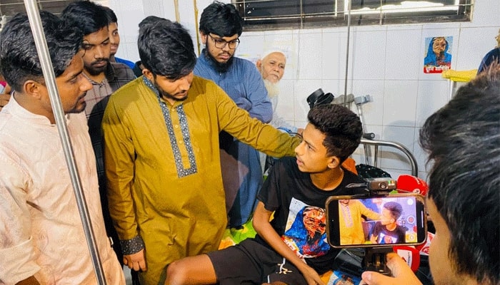 চিকিৎসা না পেলে আবার জুলাই হবে : পঙ্গু হাসপাতালে আহতদের হুঁশিয়ারি