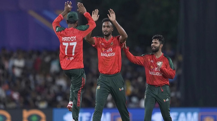 লঙ্কানদের ধসিয়ে বড় জয়ে সিরিজে ফিরল বাংলাদেশ