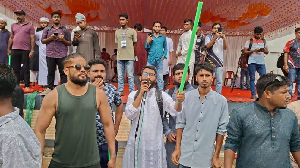 গোপালগঞ্জে সমাবেশ শেষে ‘অবরুদ্ধ’ এনসিপির কেন্দ্রীয় নেতারা