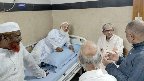 জামায়াত আমিরকে দেখতে হাসপাতালে মির্জা ফখরুল