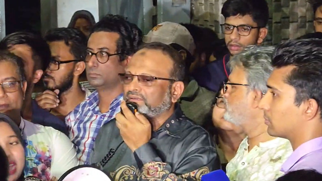 ঢাবির হলে ছাত্ররাজনীতি নিষিদ্ধ থাকবে : উপাচার্য