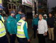 ভোরে রাজধানীর চার থানা পরিদর্শন করলেন স্বরাষ্ট্র উপদেষ্টা