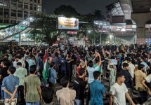 কুয়েট ভিসির পদত্যাগ দাবিতে শাহবাগ ব্লকেড